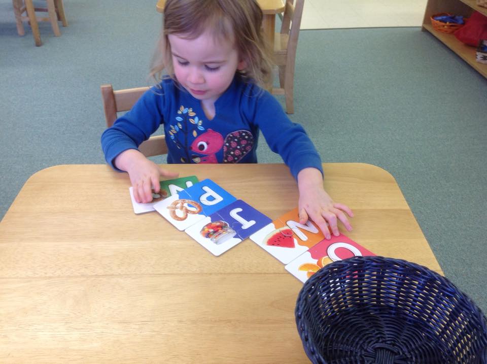 a phonics puzzle, matching the letter to the picture